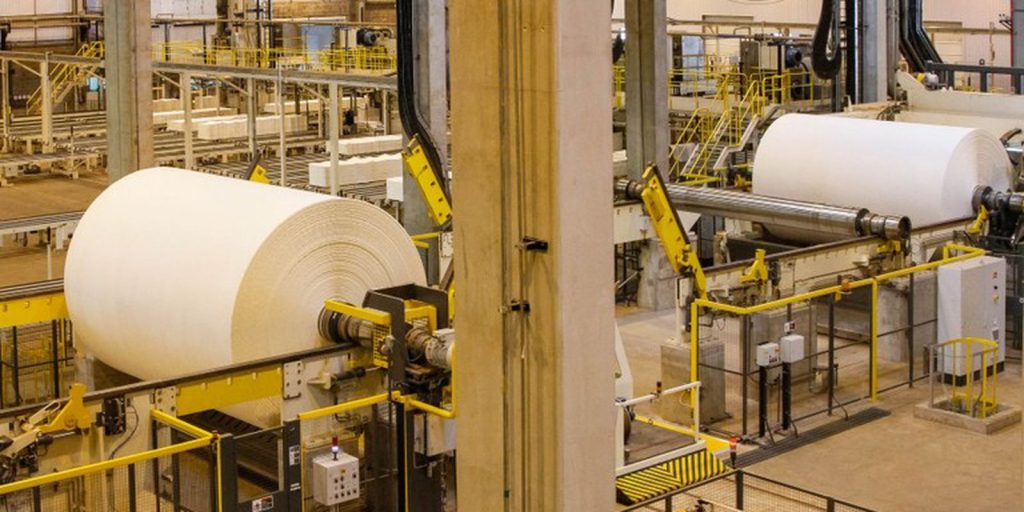 CNI aponta juros como responsáveis por desaceleração da indústria